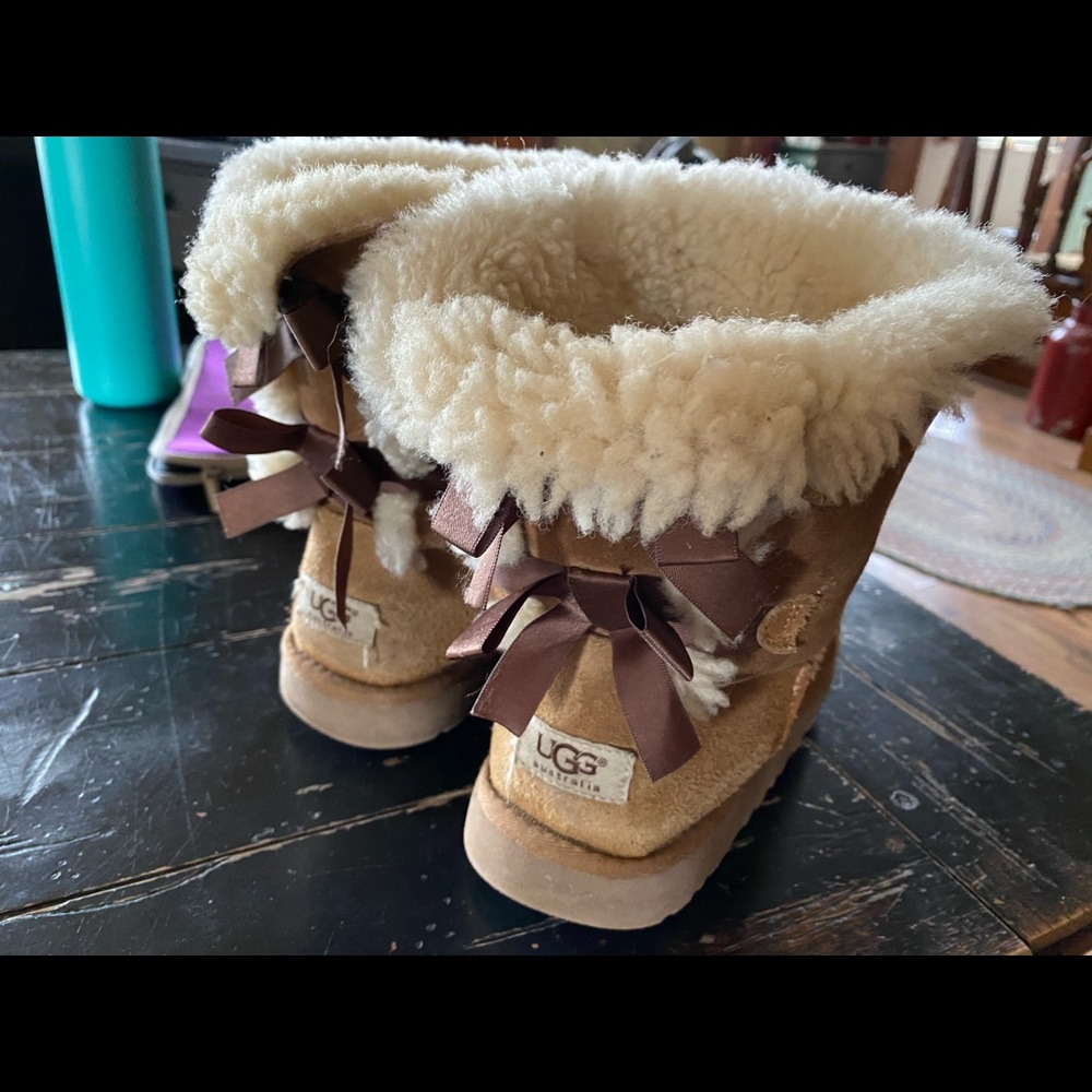 Bailey bow uggs